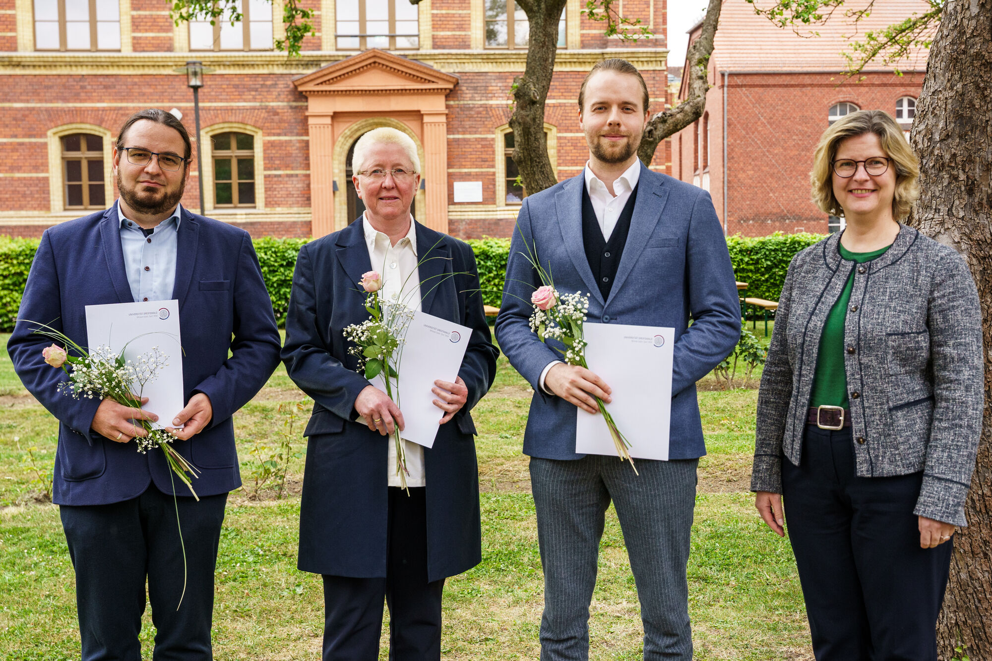 Gruppenbild Lehrpreise (v.l.n.r.: Dr. Julius Krause, Dr. Simone Venz, Dr. Max Georg Hügel, Prof. Dr. Anette Sosna)