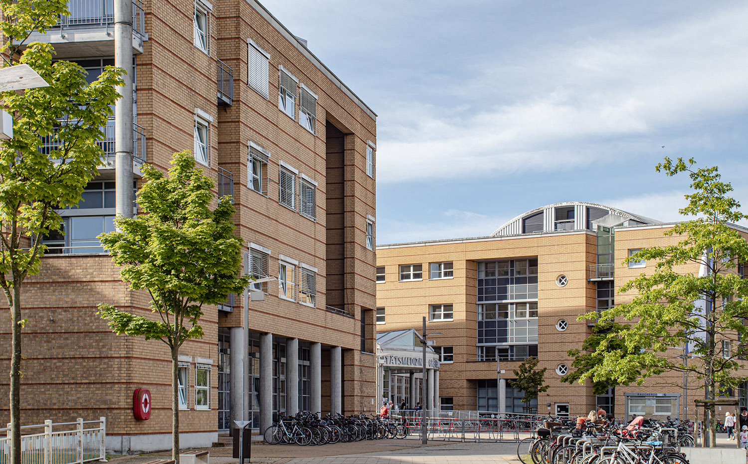 Symbolbild Universitätsmedizin Greifswald Seitenblick auf Gebäude der Universitätsmedizin Greifswald.