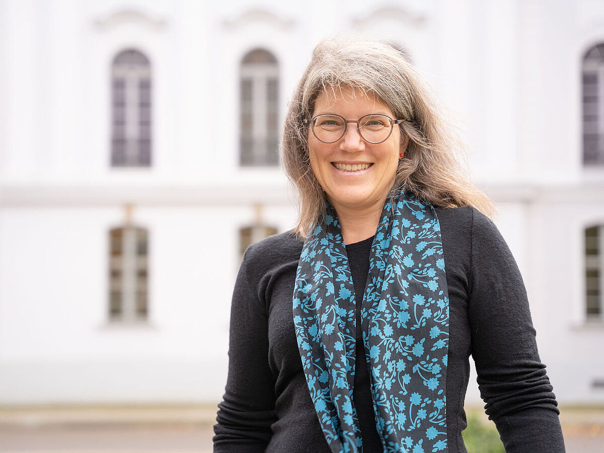 Porträt Prof. Dr. Sünne Juterczenka