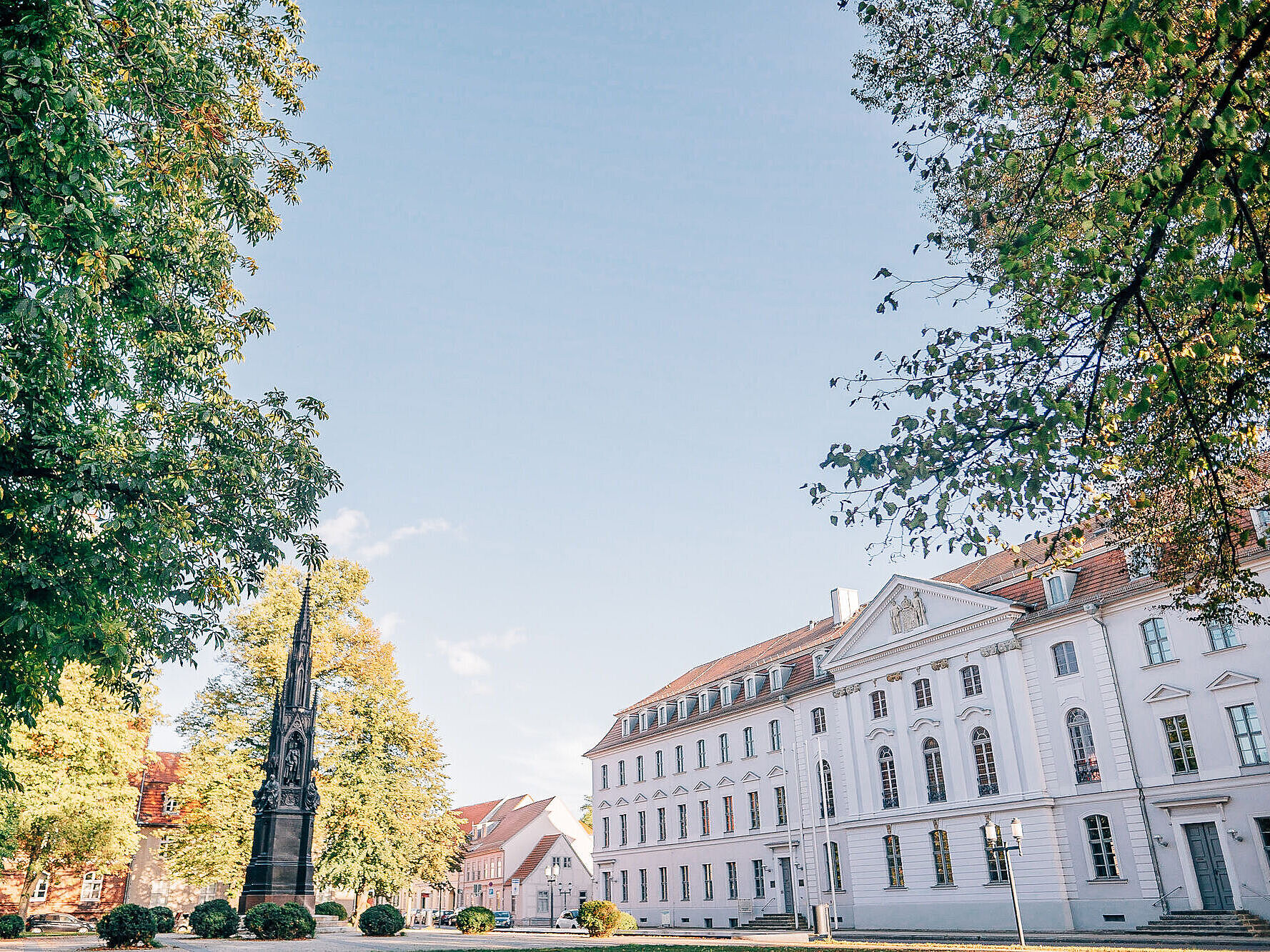 Universitätshauptgebäude und Rubenowplatz Universitätshauptgebäude und Rubenowplatz